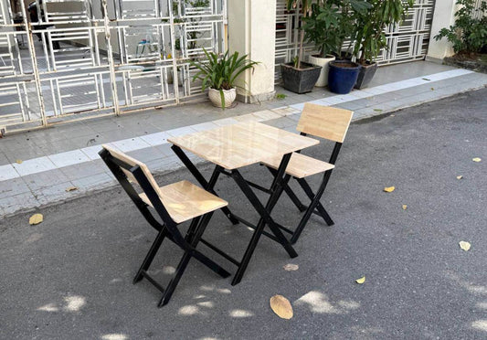 Table and chairs set