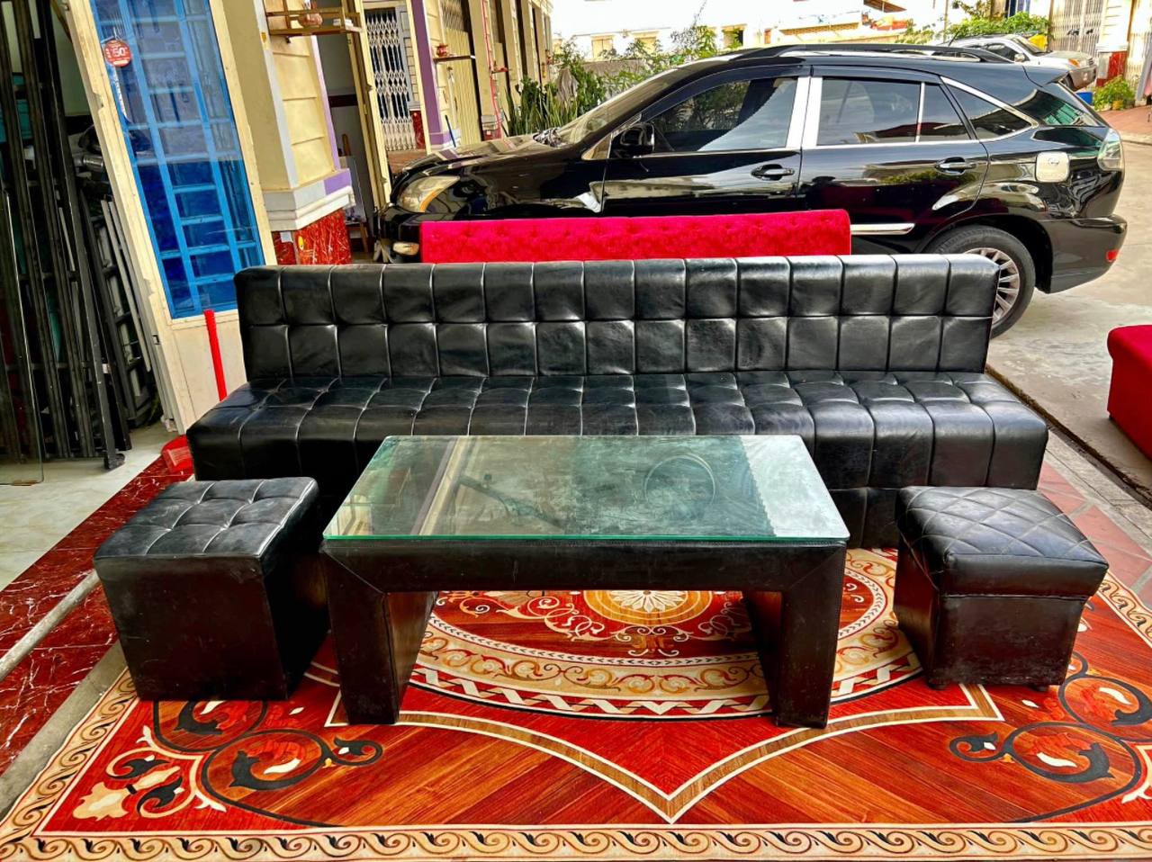 ឈុតសាឡុង ស្បែកសុទ្ធ 110$